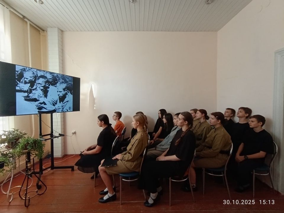 В Комсомольское прошел информационный час «Для памяти нет срока давности» В Комсомольское прошел информационный час «Для памяти нет срока давности»