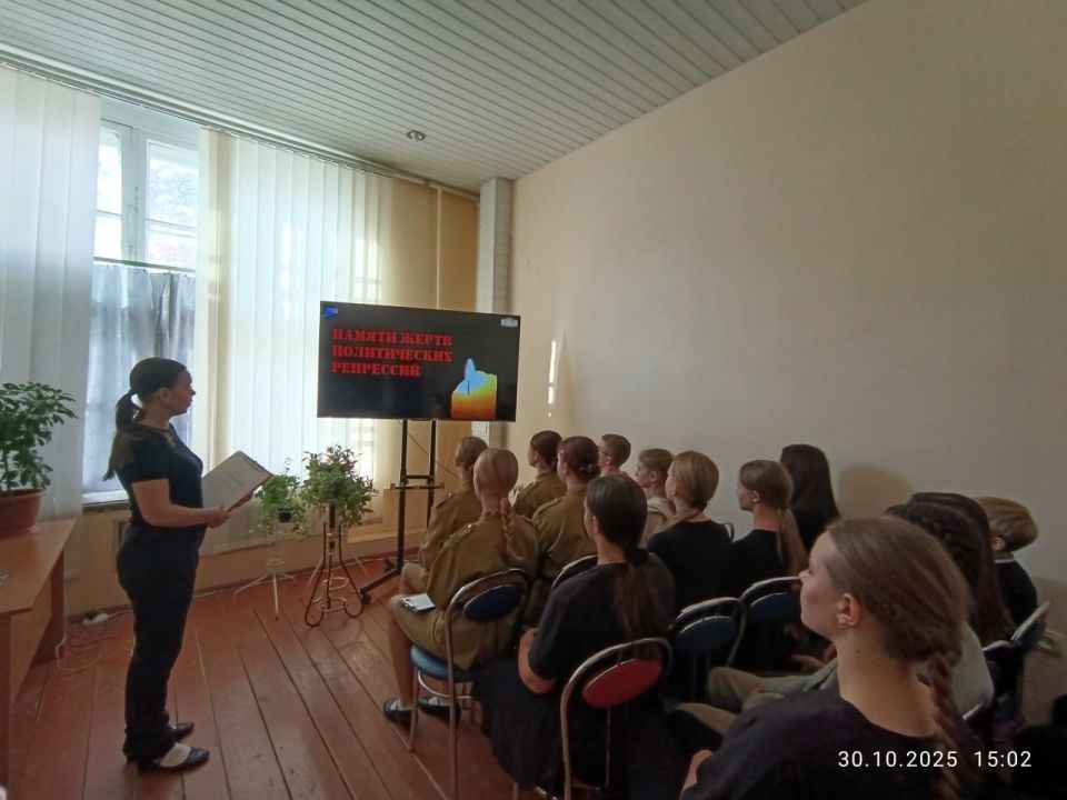 В Комсомольское прошел информационный час «Для памяти нет срока давности» В Комсомольское прошел информационный час «Для памяти нет срока давности»