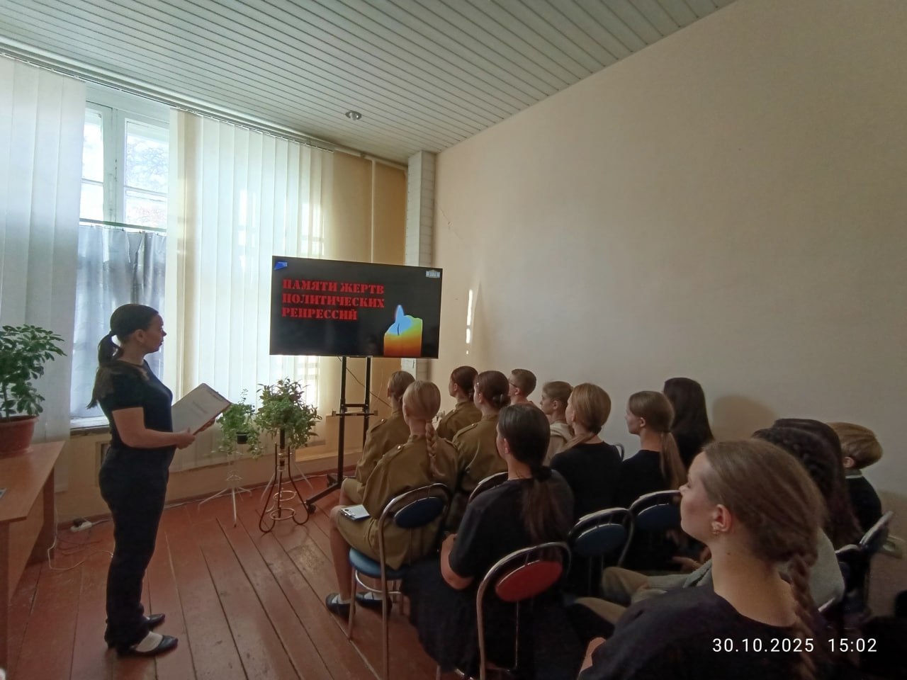 В Комсомольское прошел информационный час «Для памяти нет срока давности» В Комсомольское прошел информационный час «Для памяти нет срока давности»