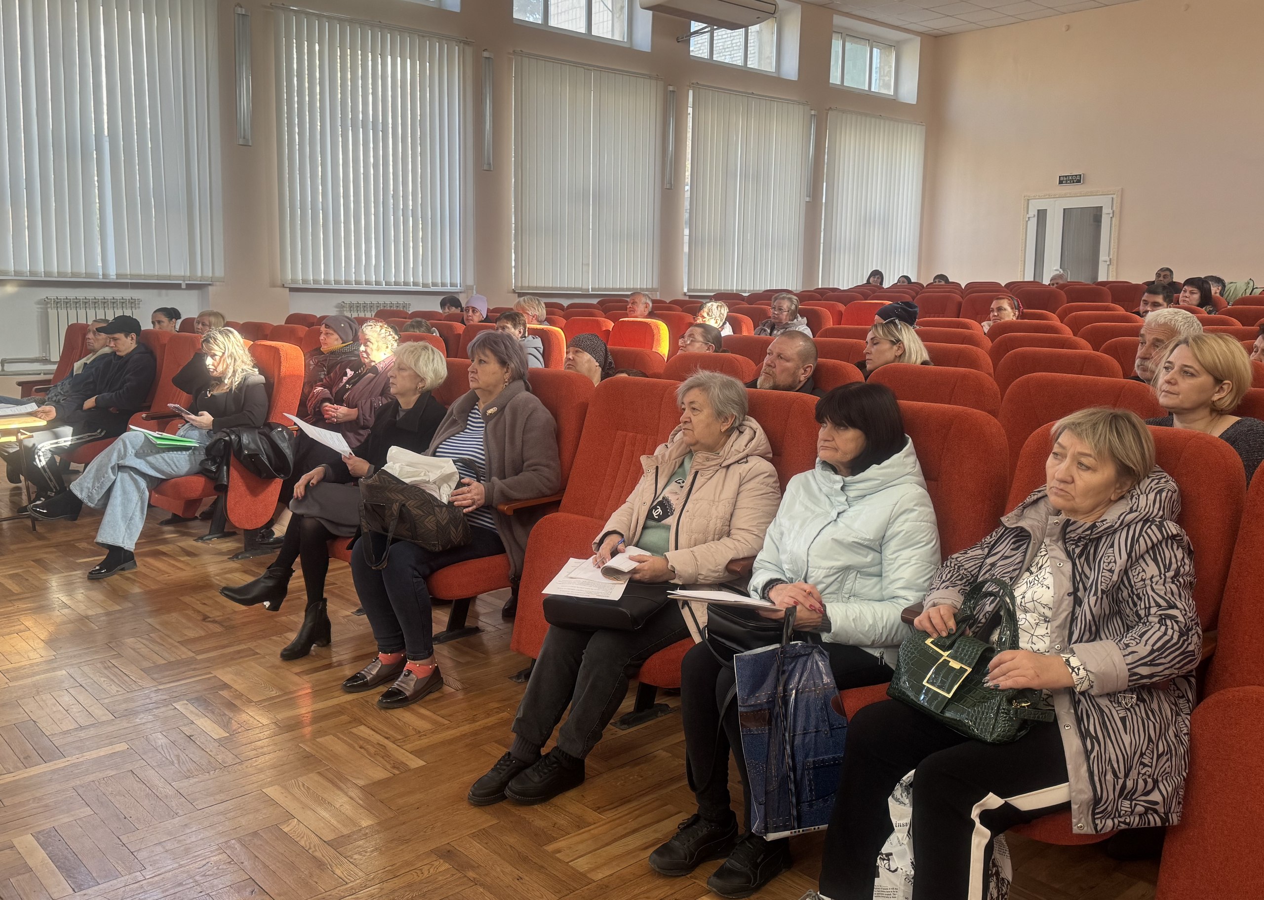 29 октября в администрации Амвросиевского муниципального округа состоялся семинар для опекунов и попечителей несовершеннолетних подопечных и совершеннолетних недееспособных лиц