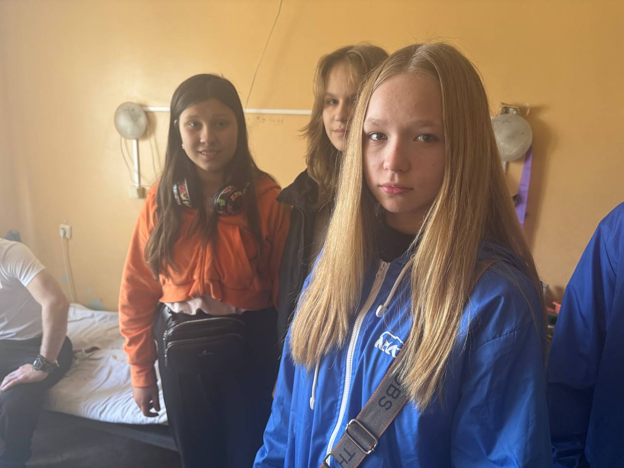 Сегодня, 30 октября 2025 года, в преддверии Дня народного единства, ученики ГБОУ ГБОУ "Школа №93 им. Н.П.Жердева г.о. Донецк" совместно с активистами Единой России посетили военнослужащих, проходящих лечение в госпитале Сегодня, 30 октября 2025 года, в преддверии Дня народного единства, ученики ГБОУ ГБОУ "Школа №93 им. Н.П.Жердева г.о. Донецк" совместно с активистами Единой России посетили военнослужащих, проходящих лечение в госпитале