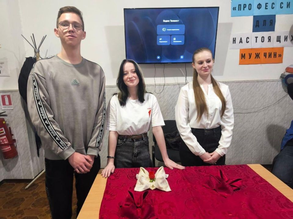 В Докучаевске прошло профориентационное мероприятие «Каникулы с пользой "Осенний марафон профессий"» В Докучаевске прошло профориентационное мероприятие «Каникулы с пользой "Осенний марафон профессий"»