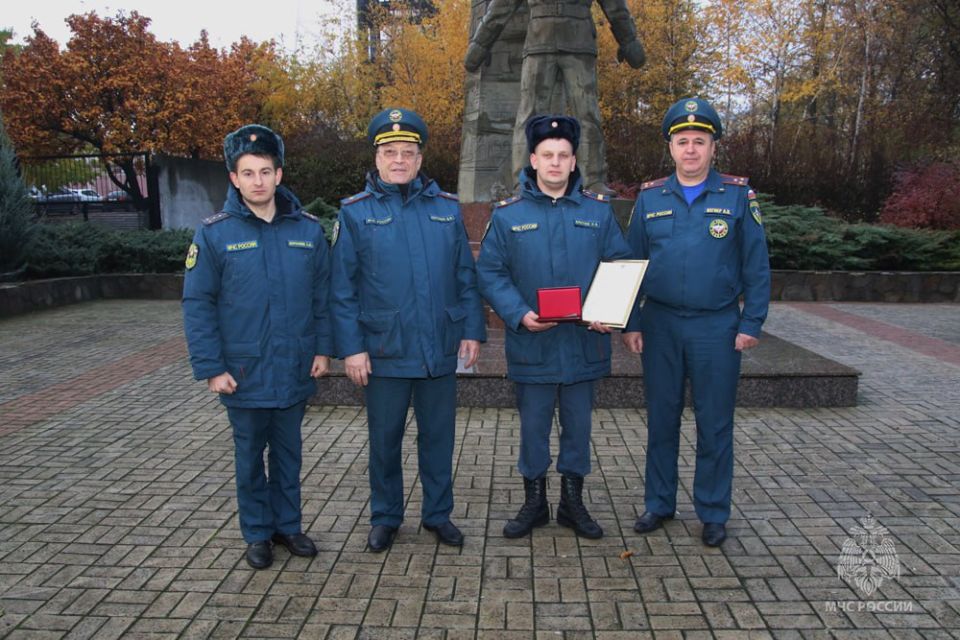 Символ мужества и чести: донецкий пожарный получил госнаграду Символ мужества и чести: донецкий пожарный получил госнаграду