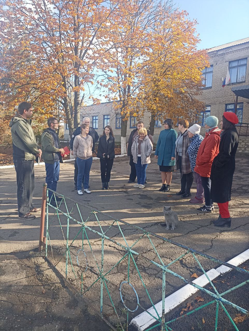 Заведующий Осыковским территориальным сектором Администрации Старобешевского муниципального округа Дмитренко Евгений Александрович провёл встречу с населением села Осыково