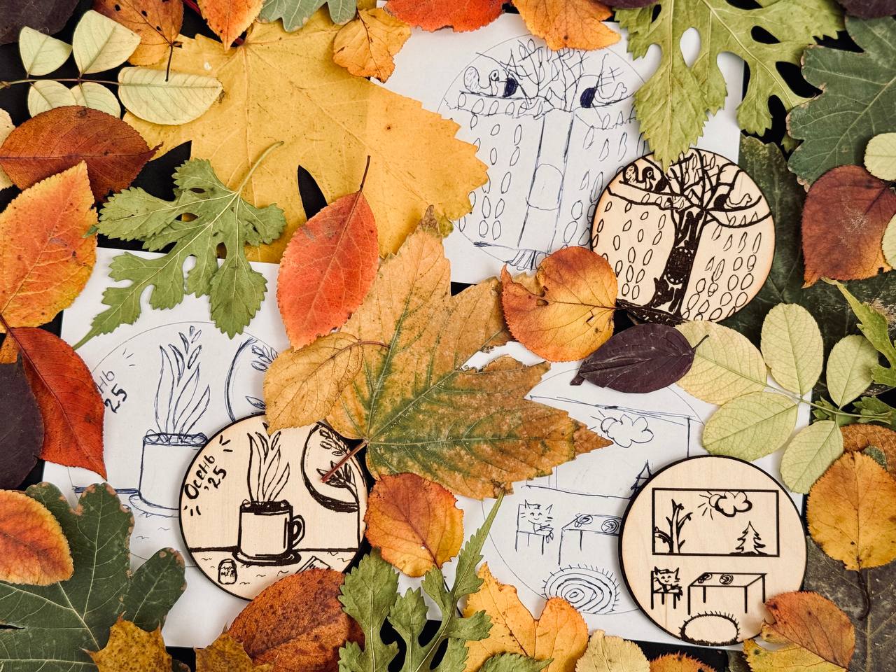 На недавней литературной гостиной, ребята не только продекламировали свои любимые стихотворения, но и проявили воображение и создали свои уникальные эмблемы на бумаге На недавней литературной гостиной, ребята не только продекламировали свои любимые стихотворения, но и проявили воображение и создали свои уникальные эмблемы на бумаге