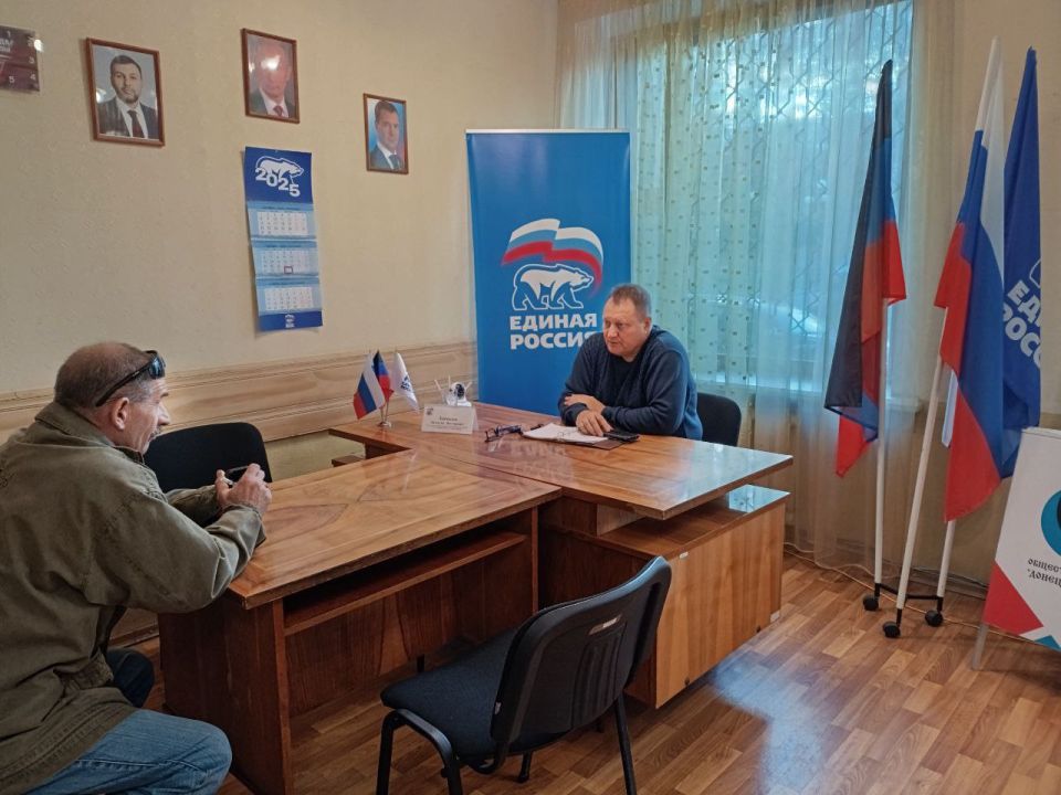 Валентин Левченко: Отрадно, что подрядные организации приступили к ремонту крыш ряда домов нашего района, поврежденных в ходе боевых действий, тем самым закрывая тепловой контур и восстанавливая целостность зданий Валентин Левченко: Отрадно, что подрядные организации приступили к ремонту крыш ряда домов нашего района, поврежденных в ходе боевых действий, тем самым закрывая тепловой контур и восстанавливая целостность зданий