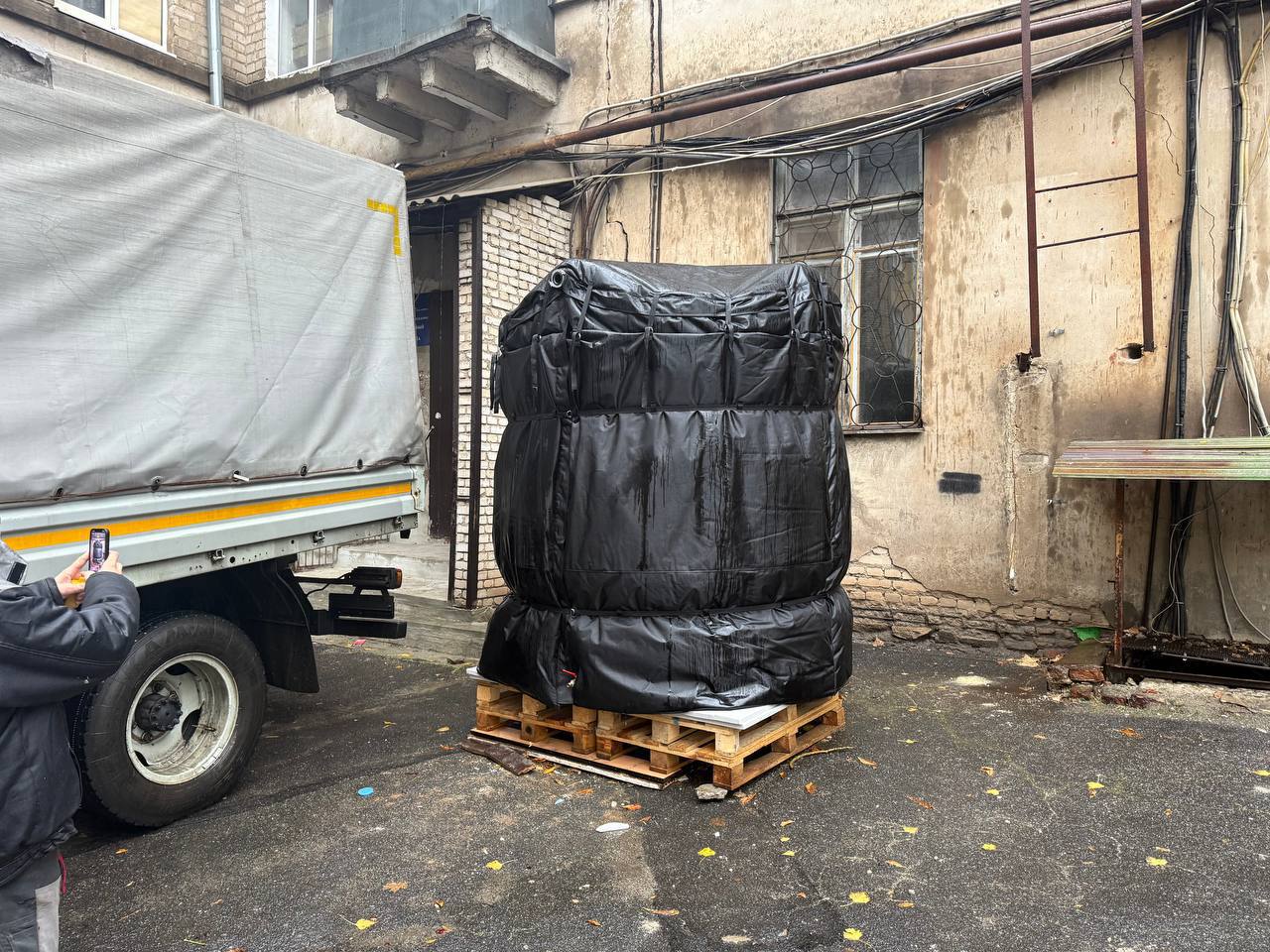 Более 1600 резервуаров с водой утеплят к зиме в Донецке