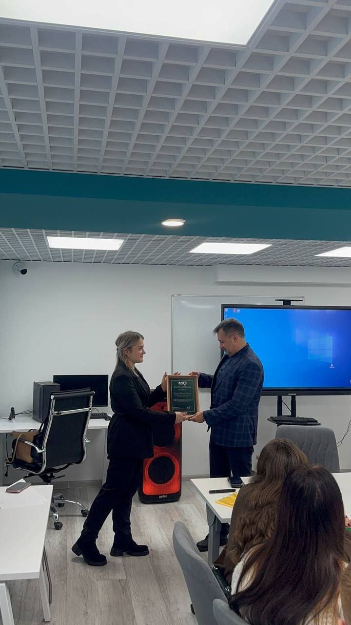 С любовью к своей стране. Сегодня комитет по патриотическому воспитанию и социальной адаптации молодежи, участвующей в боевых действиях, провел мероприятие, приуроченное ко Дню народного единства для студентов ДонНУЭТ С любовью к своей стране. Сегодня комитет по патриотическому воспитанию и социальной адаптации молодежи, участвующей в боевых действиях, провел мероприятие, приуроченное ко Дню народного единства для студентов ДонНУЭТ