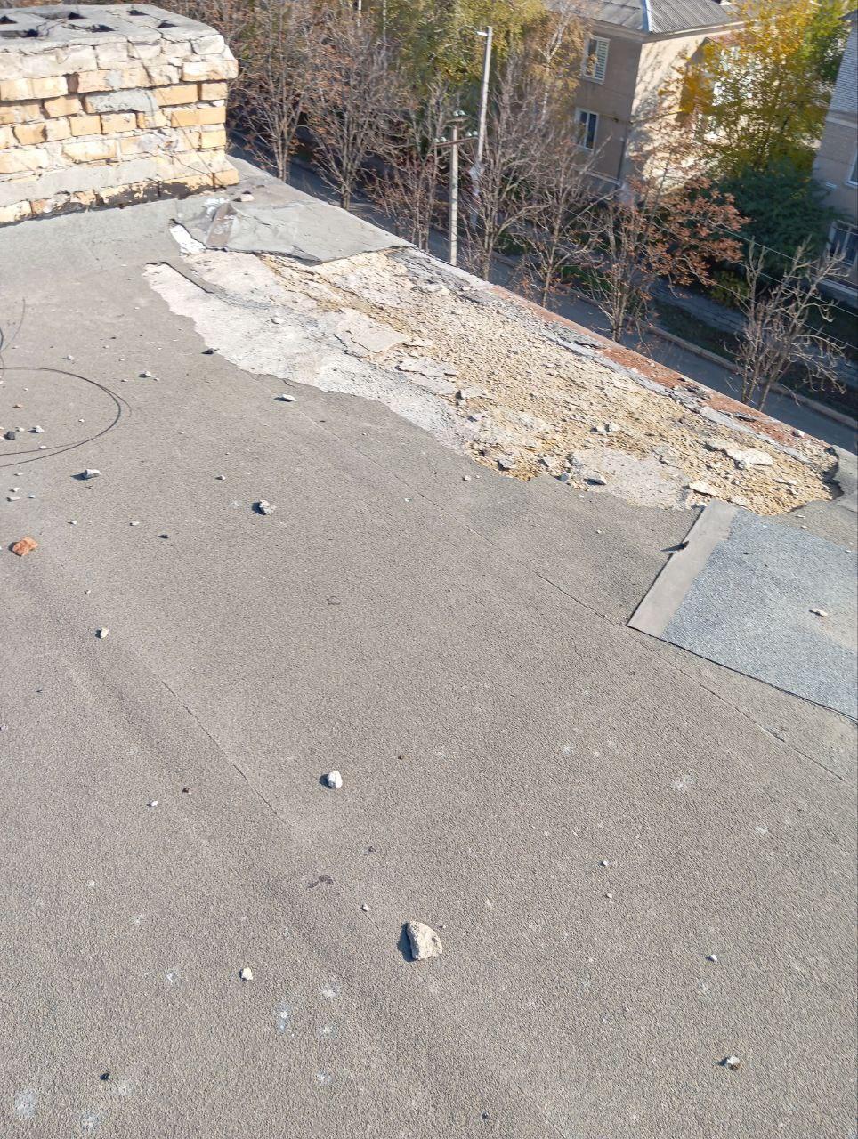 При поддержке Бурятии идет ремонт кровель в городе Комсомольское При поддержке Бурятии идет ремонт кровель в городе Комсомольское