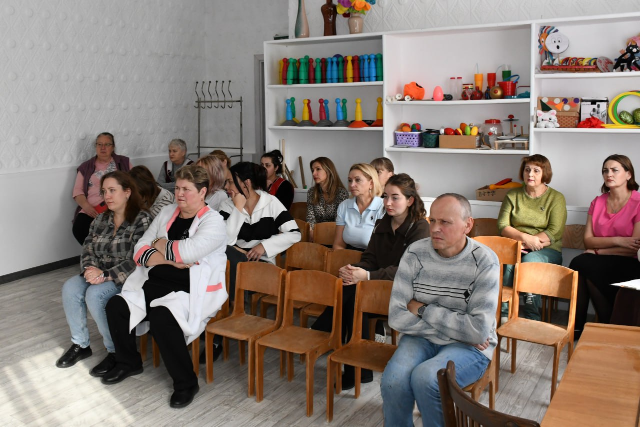 Сергей Назаров встретился с коллективом дошкольного учреждения в Кировском Сергей Назаров встретился с коллективом дошкольного учреждения в Кировском