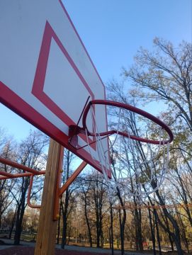 Александр Пеняев: Новый парк Машиностроителей еще не успели достроить, как приходится устранять следы вандализма