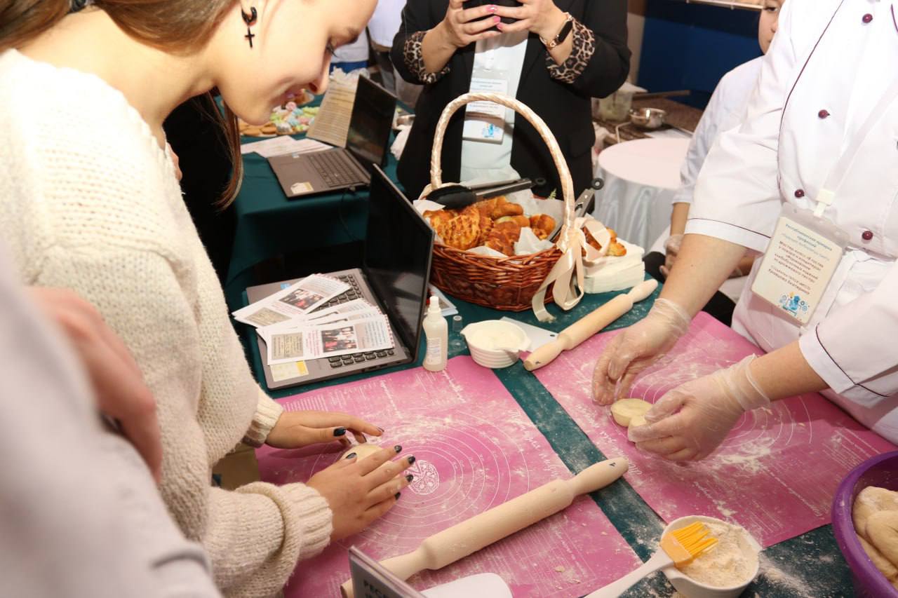 250 школьников и студентов ДНР приняли участие в ярмарке профессий 250 школьников и студентов ДНР приняли участие в ярмарке профессий