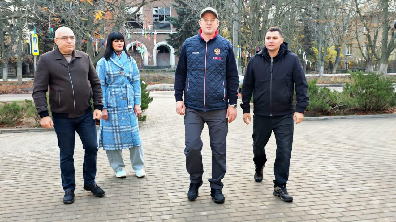 Сегодня Губернатор Камчатского края Владимир Солодов с очередным рабочим визитом посетил городской округ Дебальцево Сегодня Губернатор Камчатского края Владимир Солодов с очередным рабочим визитом посетил городской округ Дебальцево