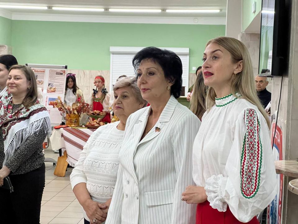 Валентина Харлашка: Вкус единства: в макеевском лицее Престиж провели праздник русской кухни! Валентина Харлашка: Вкус единства: в макеевском лицее Престиж провели праздник русской кухни!