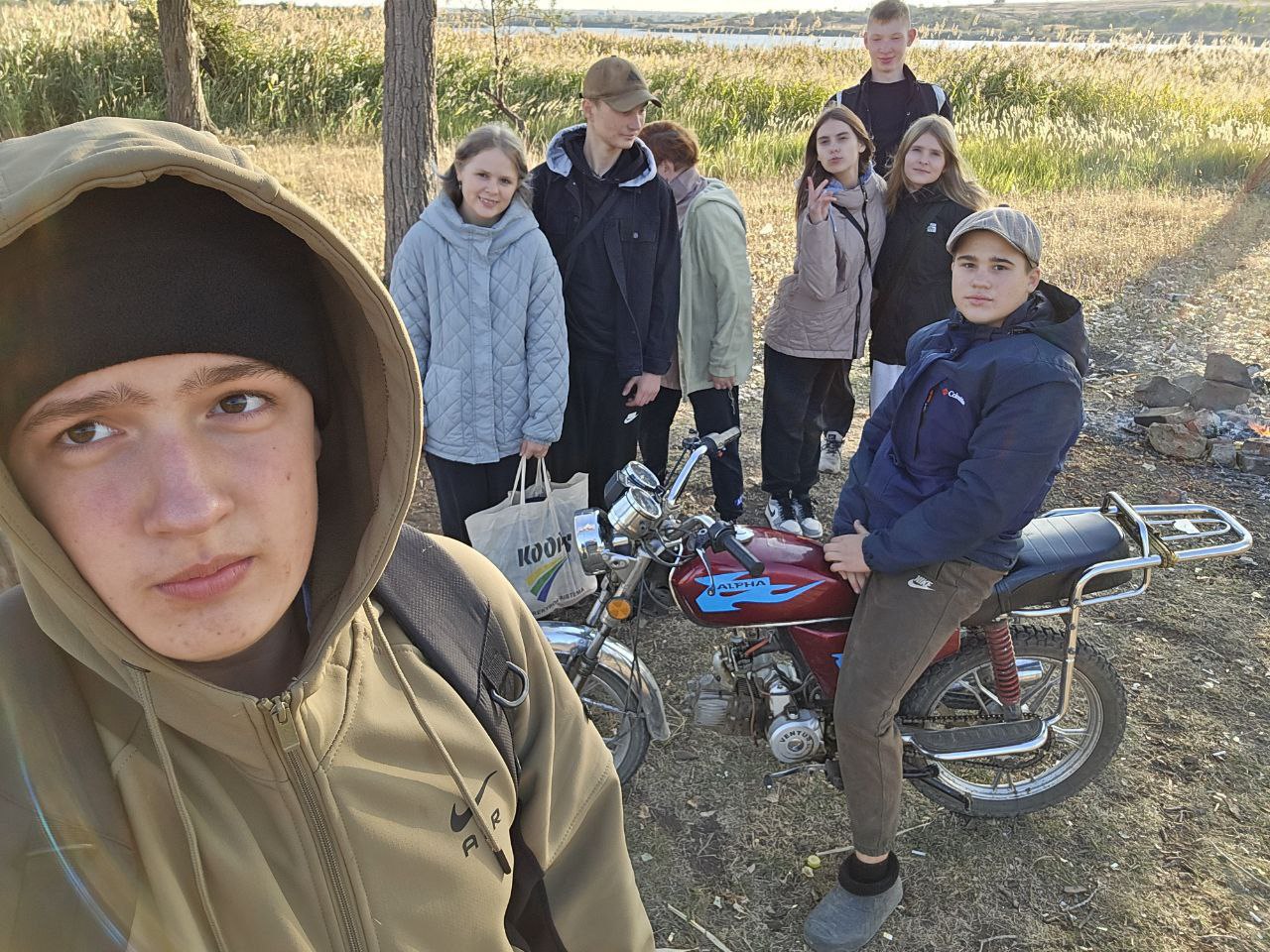 Обучающиеся 8 класса ГБОУ "Мироновская школа №10 г.о. Дебальцево" вооружились перчатками, мешками и отличным настроением, чтобы привести в порядок прибрежную территорию Мироновского водохранилища Обучающиеся 8 класса ГБОУ "Мироновская школа №10 г.о. Дебальцево" вооружились перчатками, мешками и отличным настроением, чтобы привести в порядок прибрежную территорию Мироновского водохранилища