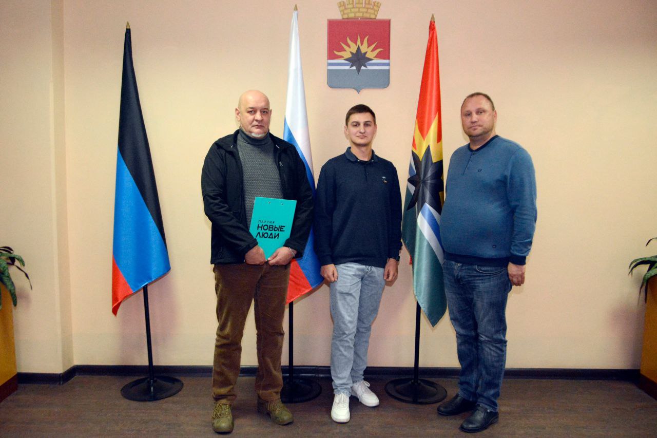 В рамках продолжающейся программы «Новых людей» ознакомления молодых парламентариев с функционированием органов местного самоуправления, в Торез был приглашен Андрей Перов, активный представитель Молодежного парламента ДНР В рамках продолжающейся программы «Новых людей» ознакомления молодых парламентариев с функционированием органов местного самоуправления, в Торез был приглашен Андрей Перов, активный представитель Молодежного парламента ДНР