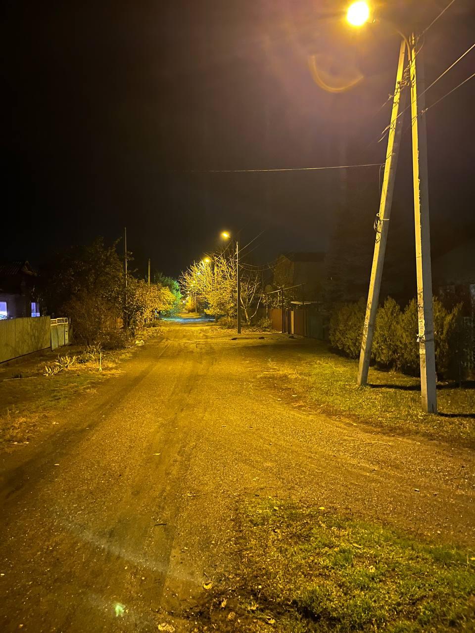 По просьбам жителей: уличное освещение в поселке Петровского района Донецка восстановлено