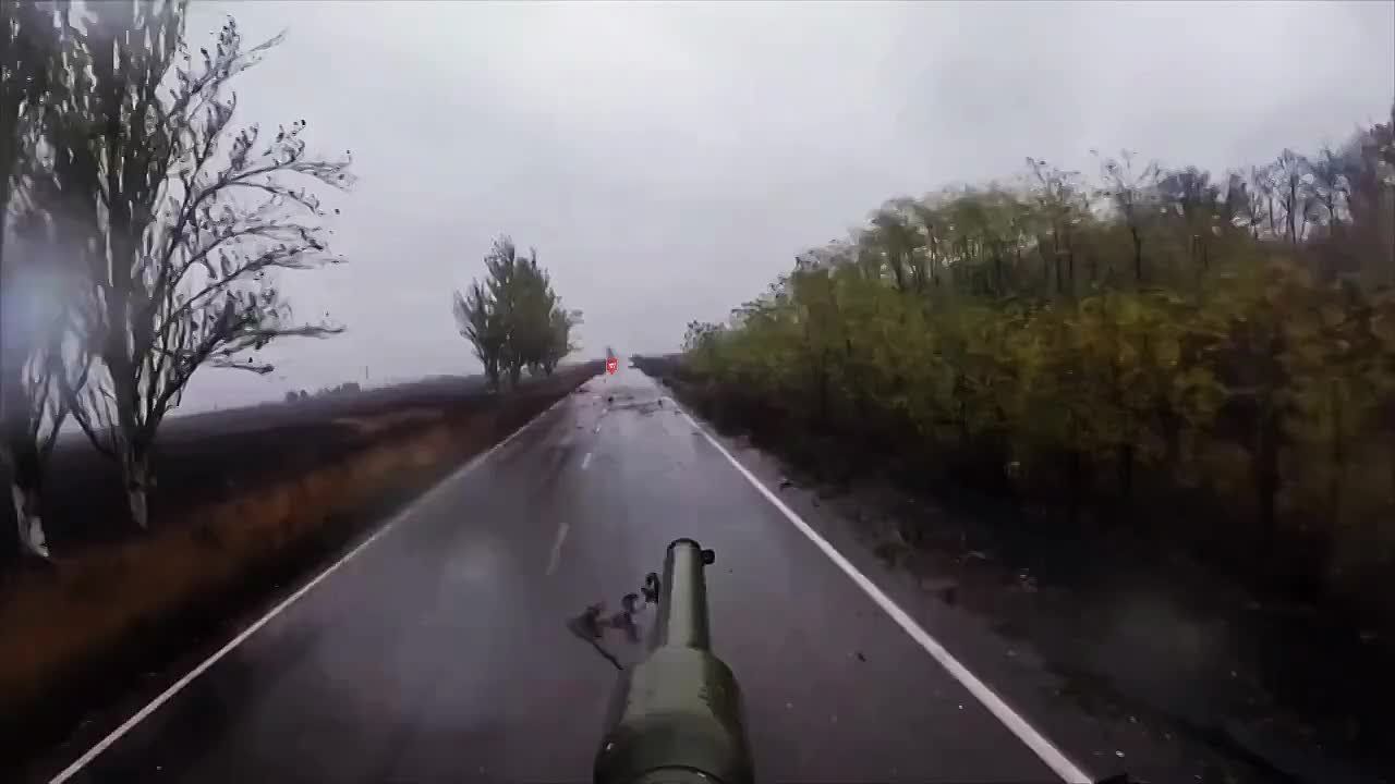 Украинский Leopard 2A4 задавил российского FPV-ждуна на дороге, Покровское направление