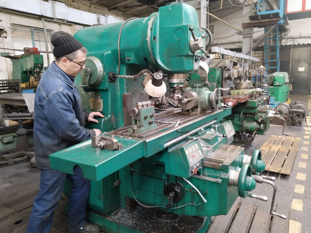 Ясиноватский машзавод открывает проходную для профильных специалистов Ясиноватский машзавод открывает проходную для профильных специалистов