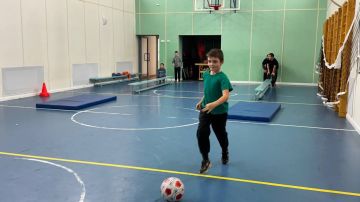 В рамках проекта "Ура, каникулы", учителя физкультуры Тельмановской гимназии провели соревнования "Весёлые старты" для учащихся 1-4-х классов