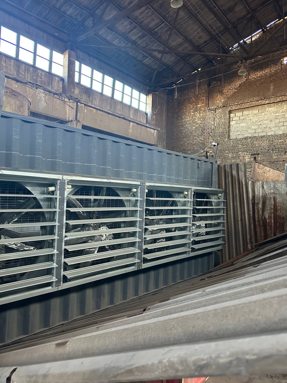 Сотрудники полиции пресекли незаконную деятельность майнинговой фермы в Енакиево Сотрудники полиции пресекли незаконную деятельность майнинговой фермы в Енакиево