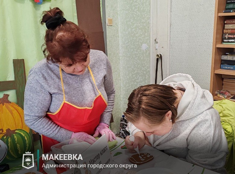 Общественная организация инвалидов «Ника плюс» провела мастер-класс по росписи пряников для своих подопечных Общественная организация инвалидов «Ника плюс» провела мастер-класс по росписи пряников для своих подопечных