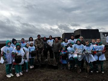 Сотрудники Минприроды ДНР приняли участие в акции «Сохраним лес»