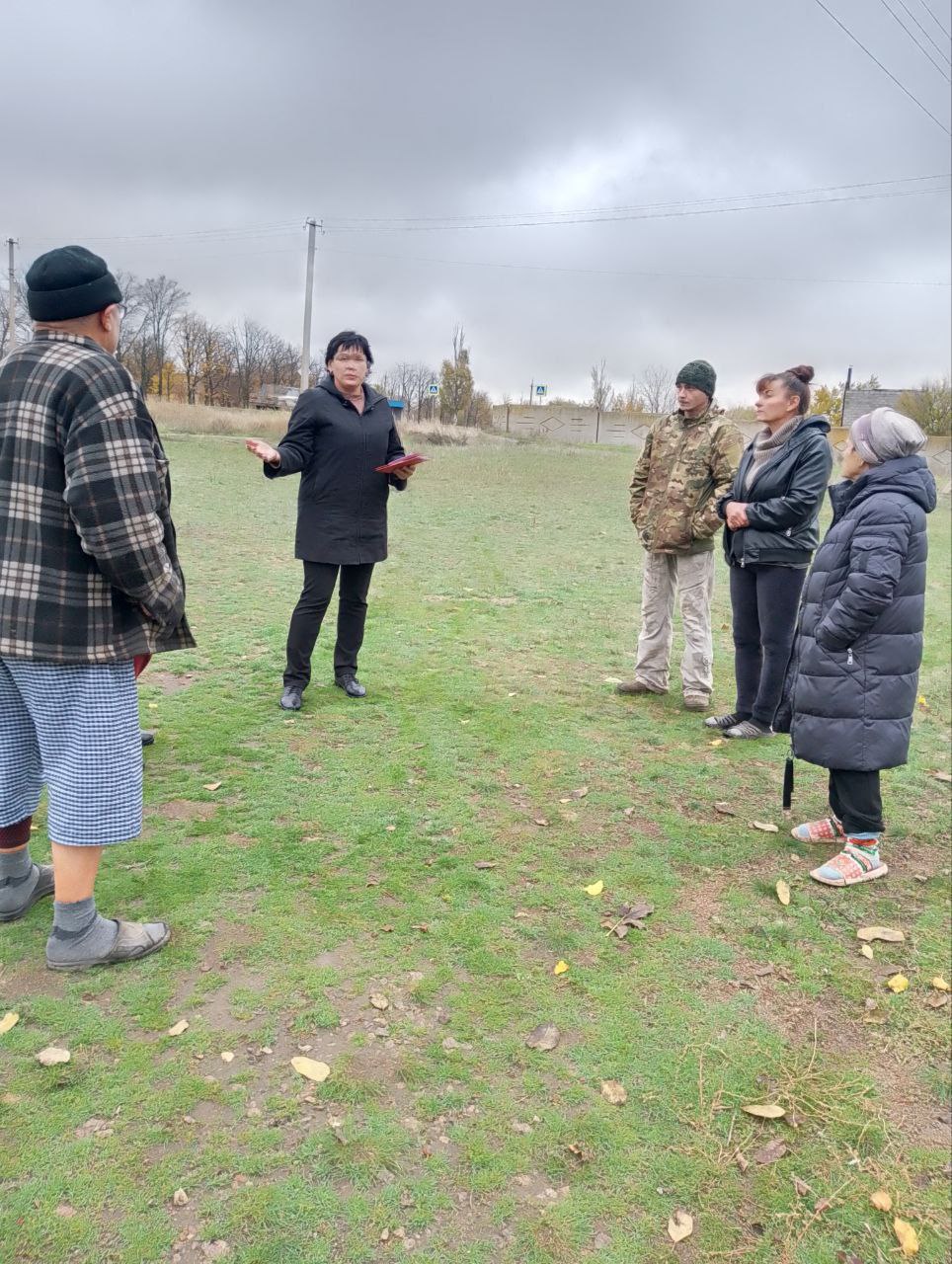 Сегодня начальник Мичуринского территориального отдела Администрации Тельмановского муниципального округа провела встречу с жителями улицы Куйбышева села Первомайского, где были рассмотрены такие вопросы: Сегодня начальник Мичуринского территориального отдела Администрации Тельмановского муниципального округа провела встречу с жителями улицы Куйбышева села Первомайского, где были рассмотрены такие вопросы: