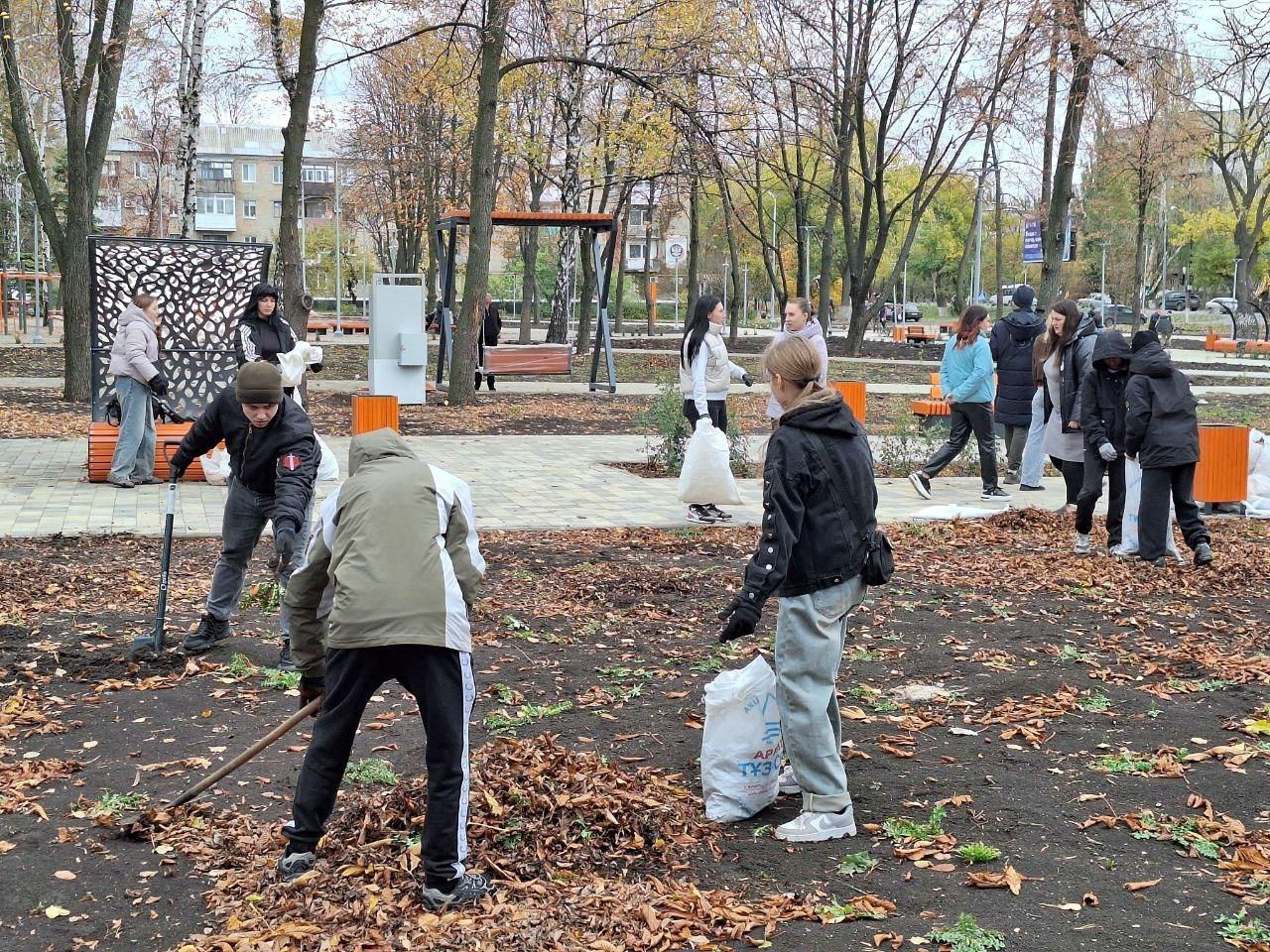 Александр Шатов: Субботник в сквере им. Ленина Александр Шатов: Субботник в сквере им. Ленина