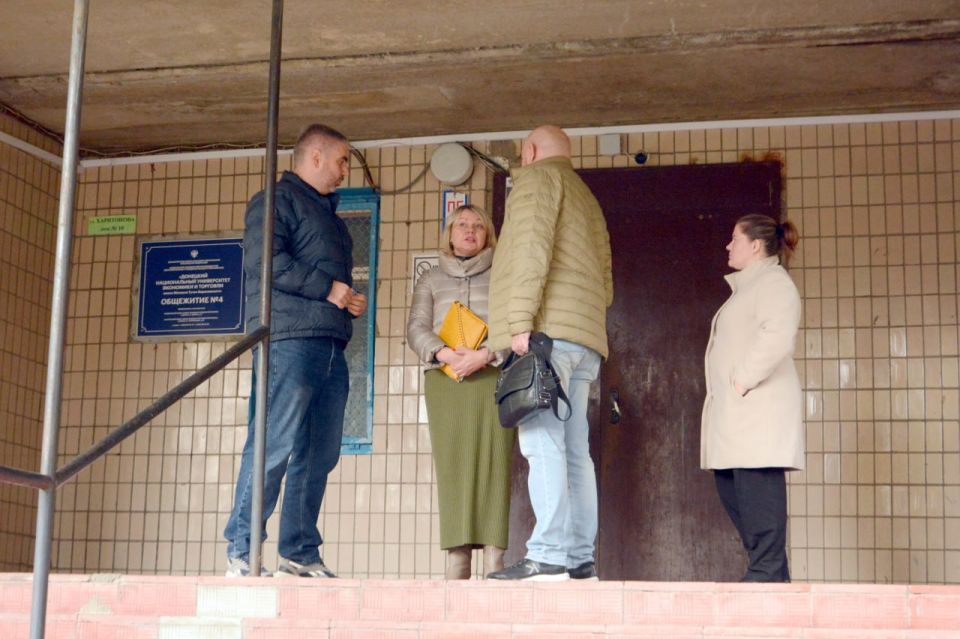 Алексей Дорофеев взял на контроль водоснабжение общежития ДонНУЭТ Алексей Дорофеев взял на контроль водоснабжение общежития ДонНУЭТ