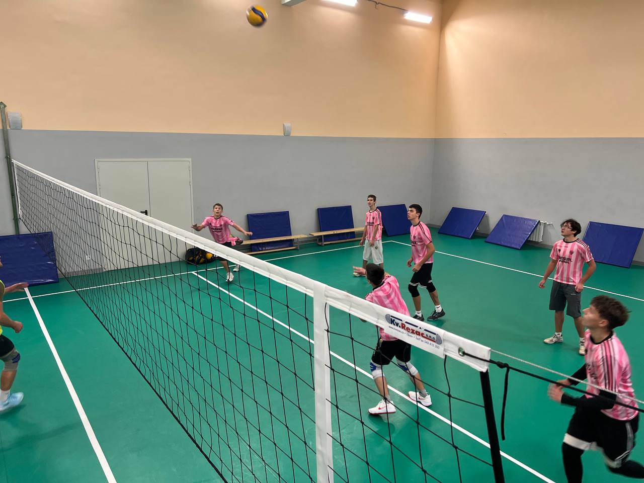 Дружеская встреча по волейболу, посвященная Дню народного единства Дружеская встреча по волейболу, посвященная Дню народного единства