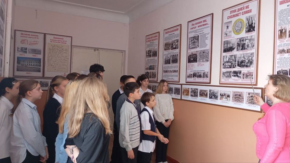 30 октября 2025 года, в рамках партийного проекта "Историческая память", реализуемого Единой Россией, в ГБОУ "Школа № 86 г.о. Донецк" прошёл День открытых дверей школьного историко-краеведческого музея "ПОИСК"на тему:... 30 октября 2025 года, в рамках партийного проекта "Историческая память", реализуемого Единой Россией, в ГБОУ "Школа № 86 г.о. Донецк" прошёл День открытых дверей школьного историко-краеведческого музея "ПОИСК"на тему:...