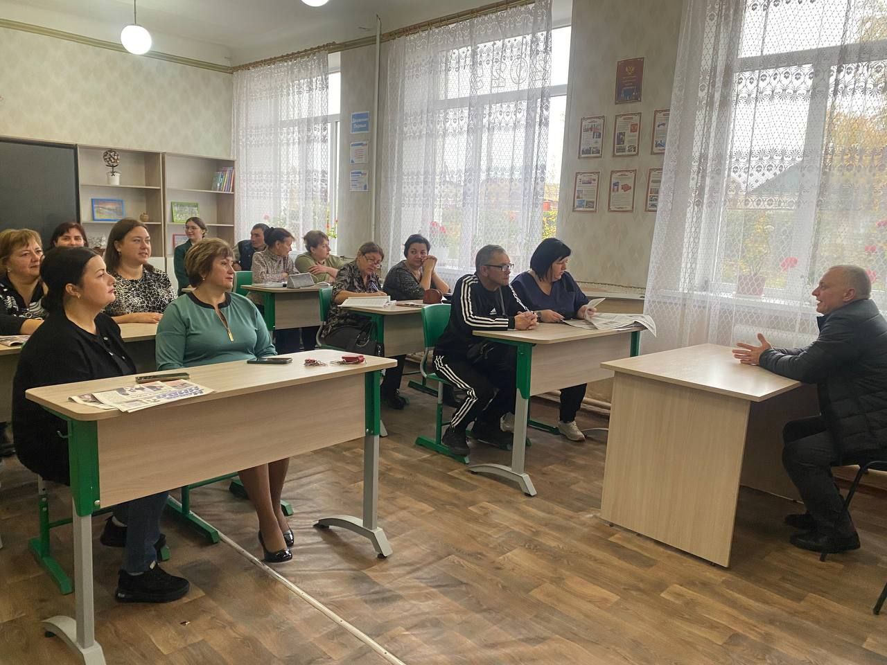 Сегодня начальник Андреевского территориального отдела Администрации Тельмановского округа провел встречу с коллективом ГБОУ «Андреевская школа», где были рассмотрены актуальные вопросы, касающиеся организации безопасной... Сегодня начальник Андреевского территориального отдела Администрации Тельмановского округа провел встречу с коллективом ГБОУ «Андреевская школа», где были рассмотрены актуальные вопросы, касающиеся организации безопасной...