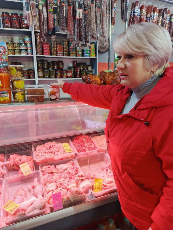 Роман Конев: Активисты Народного контроля проверили ряд магазинов в Никитовском районе Горловки Роман Конев: Активисты Народного контроля проверили ряд магазинов в Никитовском районе Горловки