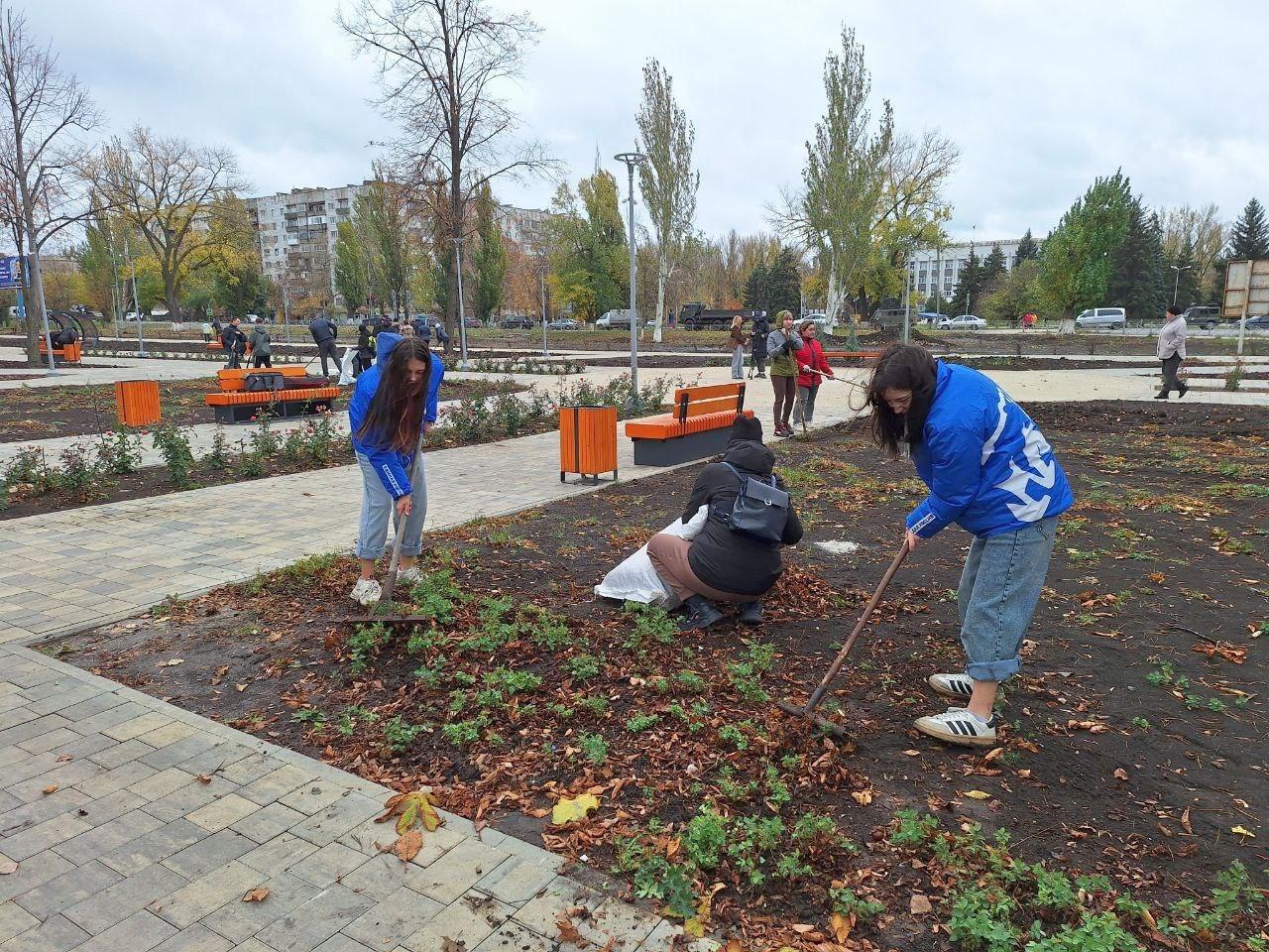 Александр Шатов: Субботник в сквере им. Ленина Александр Шатов: Субботник в сквере им. Ленина