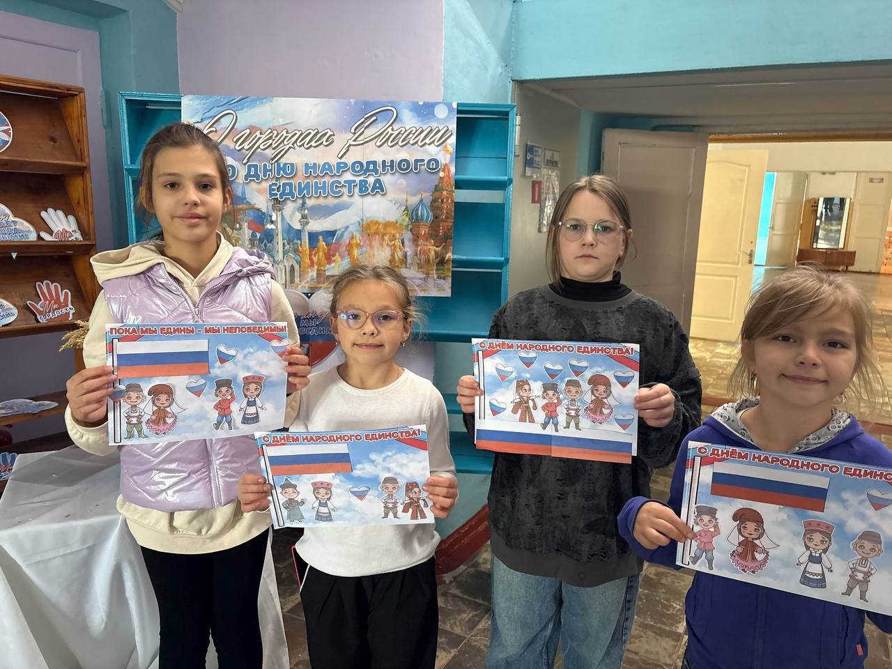 Учащиеся Портовской школы приняли участие во Всероссийской акции ко Дню народного единства Учащиеся Портовской школы приняли участие во Всероссийской акции ко Дню народного единства