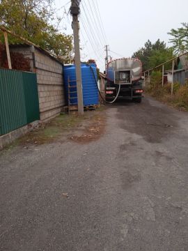 По поручению Главы Республики Дениса Пушилина, депутат Донецкого городского Совета ДНР Сергей Ткаченко выехал по адресу: ул. Володи Горячева, 1-2 с целью контроля за соблюдением графика подвоза технической воды