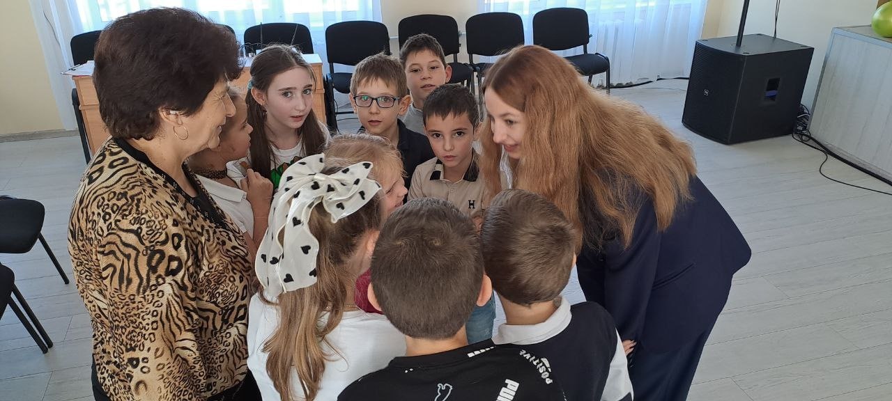 В преддверии Дня народного единства, по инициативе Совета Движения первых, в ГБОУ «Светлодарский УВК» состоялось замечательное мероприятие - "Мы разные, но мы вместе!" для обучающихся 1- 4 классов В преддверии Дня народного единства, по инициативе Совета Движения первых, в ГБОУ «Светлодарский УВК» состоялось замечательное мероприятие - "Мы разные, но мы вместе!" для обучающихся 1- 4 классов