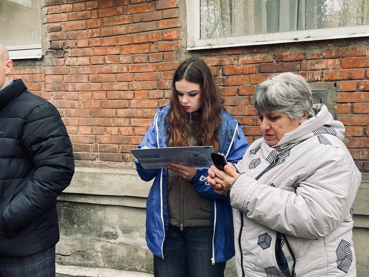 Анна Кондрыкинская: Ни одна проблема не остаётся без внимания: продолжаю комплексно выезжать на жалобы наших жителей Анна Кондрыкинская: Ни одна проблема не остаётся без внимания: продолжаю комплексно выезжать на жалобы наших жителей