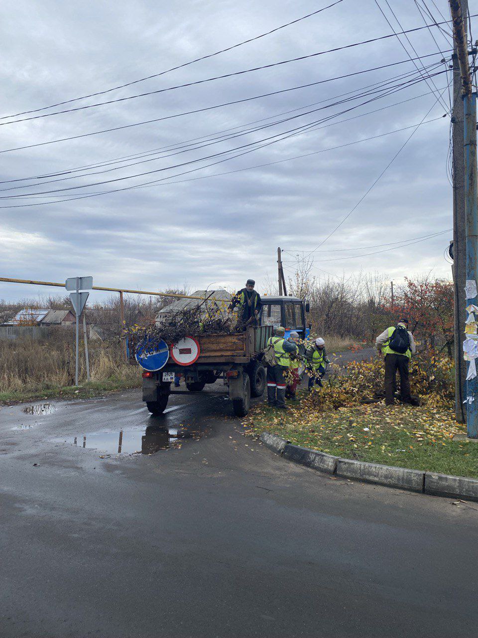 С заботой об округе.. На 31.10.2025 г. сотрудниками МУП "ЭКОС" выполнены следующие виды работ:   Вывоз мусора с территории ГБОУ "Школа №5 Ясиноватского МО" Восстановление наружного освещения по обращениям граждан (ул.... С заботой об округе.. На 31.10.2025 г. сотрудниками МУП "ЭКОС" выполнены следующие виды работ:   Вывоз мусора с территории ГБОУ "Школа №5 Ясиноватского МО" Восстановление наружного освещения по обращениям граждан (ул....
