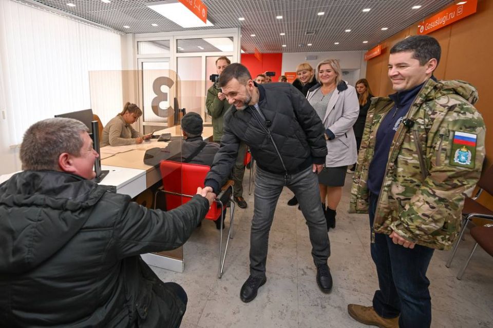 Глава Донецкой Народной Республики Денис Пушилин совместно с губернатором Ямало-Ненецкого автономного округа Дмитрием Артюховым посетили Авдеевку Глава Донецкой Народной Республики Денис Пушилин совместно с губернатором Ямало-Ненецкого автономного округа Дмитрием Артюховым посетили Авдеевку