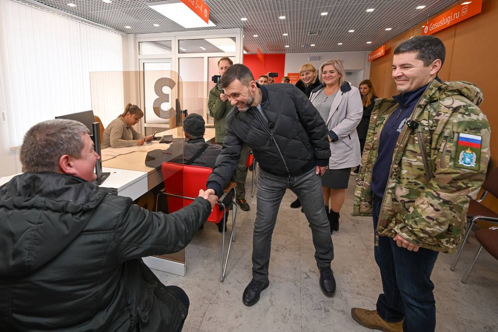 Глава Донецкой Народной Республики Денис Пушилин совместно с губернатором Ямало-Ненецкого автономного округа Дмитрием Артюховым посетили Авдеевку Глава Донецкой Народной Республики Денис Пушилин совместно с губернатором Ямало-Ненецкого автономного округа Дмитрием Артюховым посетили Авдеевку