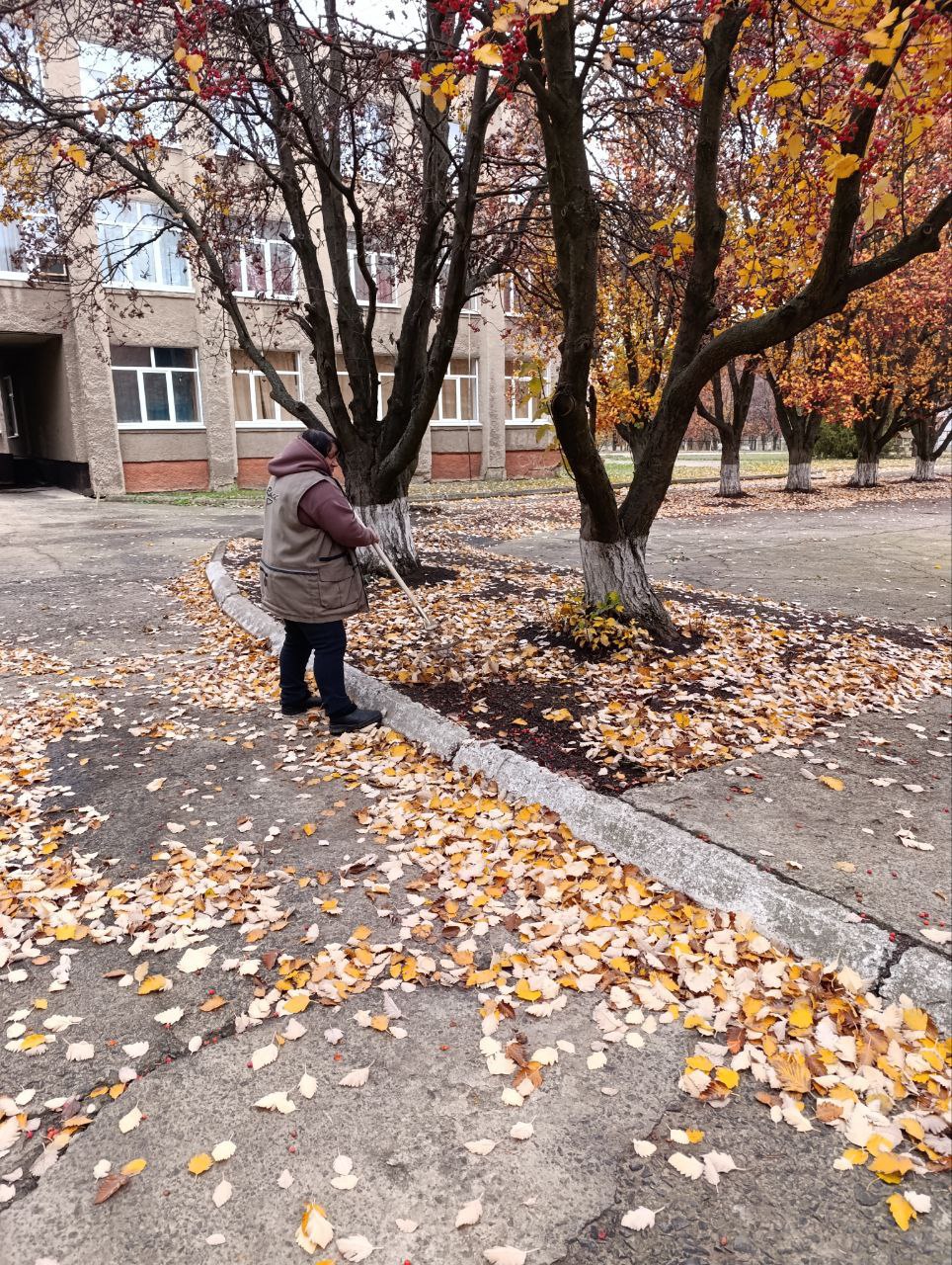 Сергей Желновач: В рамках акции "Экологический субботник", сегодня 31.10.2025, в городе Светлодарск работники городских предприятий и учреждений совместно с работниками участка №6 Енакиевского филиала ЕРФ по управлению МКД... Сергей Желновач: В рамках акции "Экологический субботник", сегодня 31.10.2025, в городе Светлодарск работники городских предприятий и учреждений совместно с работниками участка №6 Енакиевского филиала ЕРФ по управлению МКД...