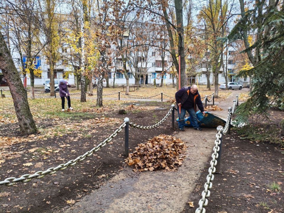 Сергей Желновач: В рамках акции "Экологический субботник", сегодня 31.10.2025, в городе Светлодарск работники городских предприятий и учреждений совместно с работниками участка №6 Енакиевского филиала ЕРФ по управлению МКД... Сергей Желновач: В рамках акции "Экологический субботник", сегодня 31.10.2025, в городе Светлодарск работники городских предприятий и учреждений совместно с работниками участка №6 Енакиевского филиала ЕРФ по управлению МКД...