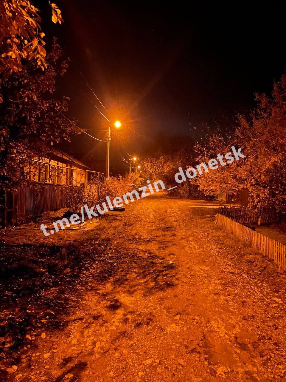 В Киевском районе специалисты предприятия «Донецкгорсвет» восстановили наружное освещение в поселке шахты Засядько, которое не функционировало с 2022 года из-за обстрелов со стороны преступного киевского режима В Киевском районе специалисты предприятия «Донецкгорсвет» восстановили наружное освещение в поселке шахты Засядько, которое не функционировало с 2022 года из-за обстрелов со стороны преступного киевского режима