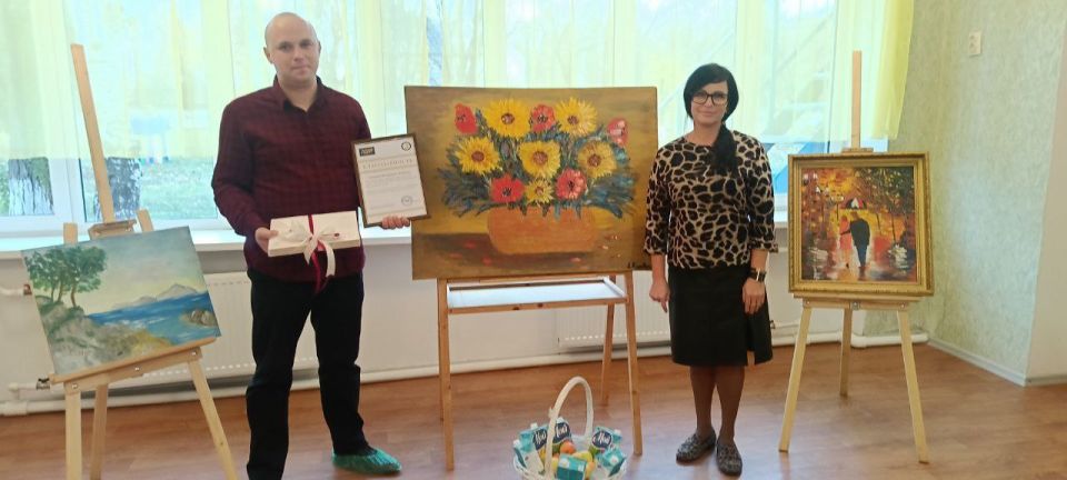 Искусство открывает мир.. 31 октября выставку картин в ГКДОУ "Детский сад №4 "Сказка" художника Канивец Дмитрия посетили почетные гости: Козлова Оксана Викторовна, заместитель главы городского округа Дебальцево, Другашов... Искусство открывает мир.. 31 октября выставку картин в ГКДОУ "Детский сад №4 "Сказка" художника Канивец Дмитрия посетили почетные гости: Козлова Оксана Викторовна, заместитель главы городского округа Дебальцево, Другашов...