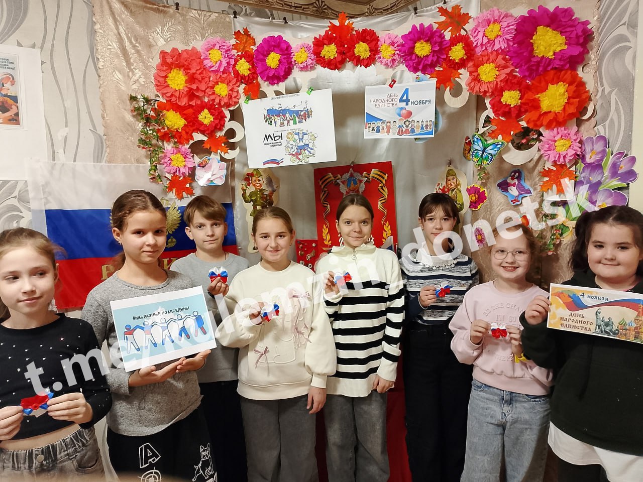 Во время осенних каникул в образовательных учреждениях Донецка прошли разнообразные мероприятия, посвященные Дню народного единства Во время осенних каникул в образовательных учреждениях Донецка прошли разнообразные мероприятия, посвященные Дню народного единства