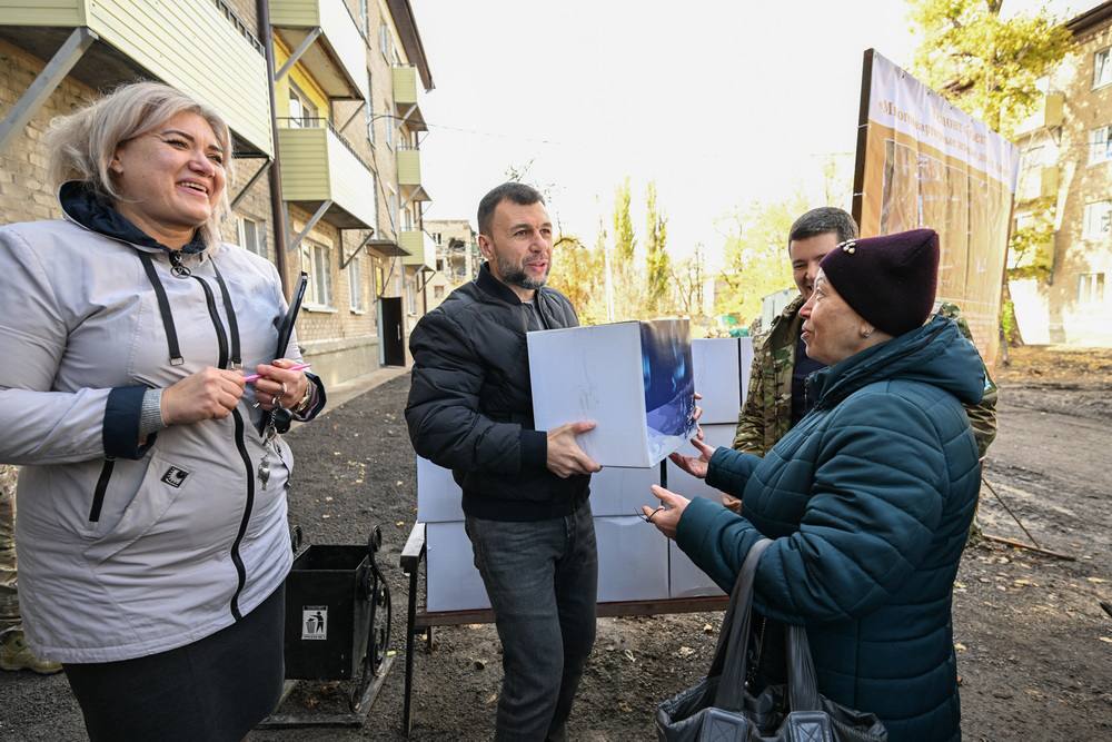 Глава Донецкой Народной Республики Денис Пушилин совместно с губернатором Ямало-Ненецкого автономного округа Дмитрием Артюховым посетили Авдеевку Глава Донецкой Народной Республики Денис Пушилин совместно с губернатором Ямало-Ненецкого автономного округа Дмитрием Артюховым посетили Авдеевку