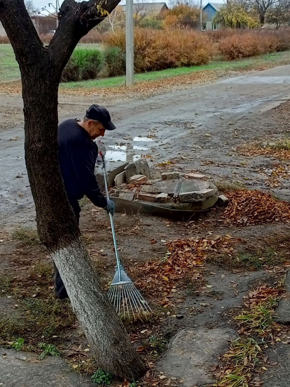 Сегодня в пгт Луганское прошел экологический субботник Сегодня в пгт Луганское прошел экологический субботник