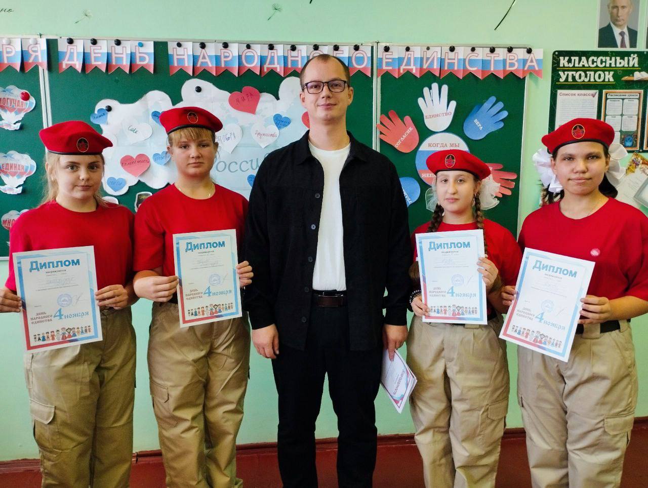 Сергей Желновач: В ЕДИНСТВЕ СИЛА. В преддверии Дня народного единства, для юнармейцев отряда «Наследники победы» ГБОУ «Школа № 3 г.о. Дебальцево» прошла квест-игра "В единстве сила» Сергей Желновач: В ЕДИНСТВЕ СИЛА. В преддверии Дня народного единства, для юнармейцев отряда «Наследники победы» ГБОУ «Школа № 3 г.о. Дебальцево» прошла квест-игра "В единстве сила»